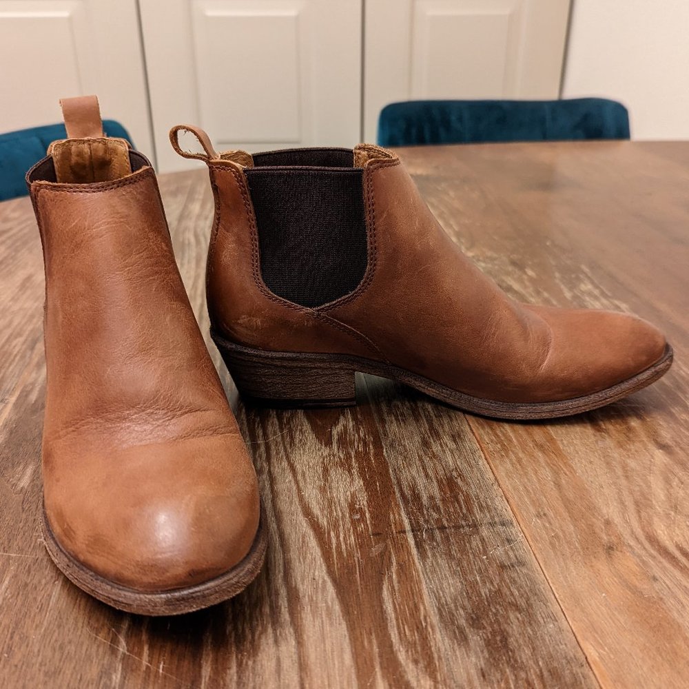 Frye Carson Chelsea Boot